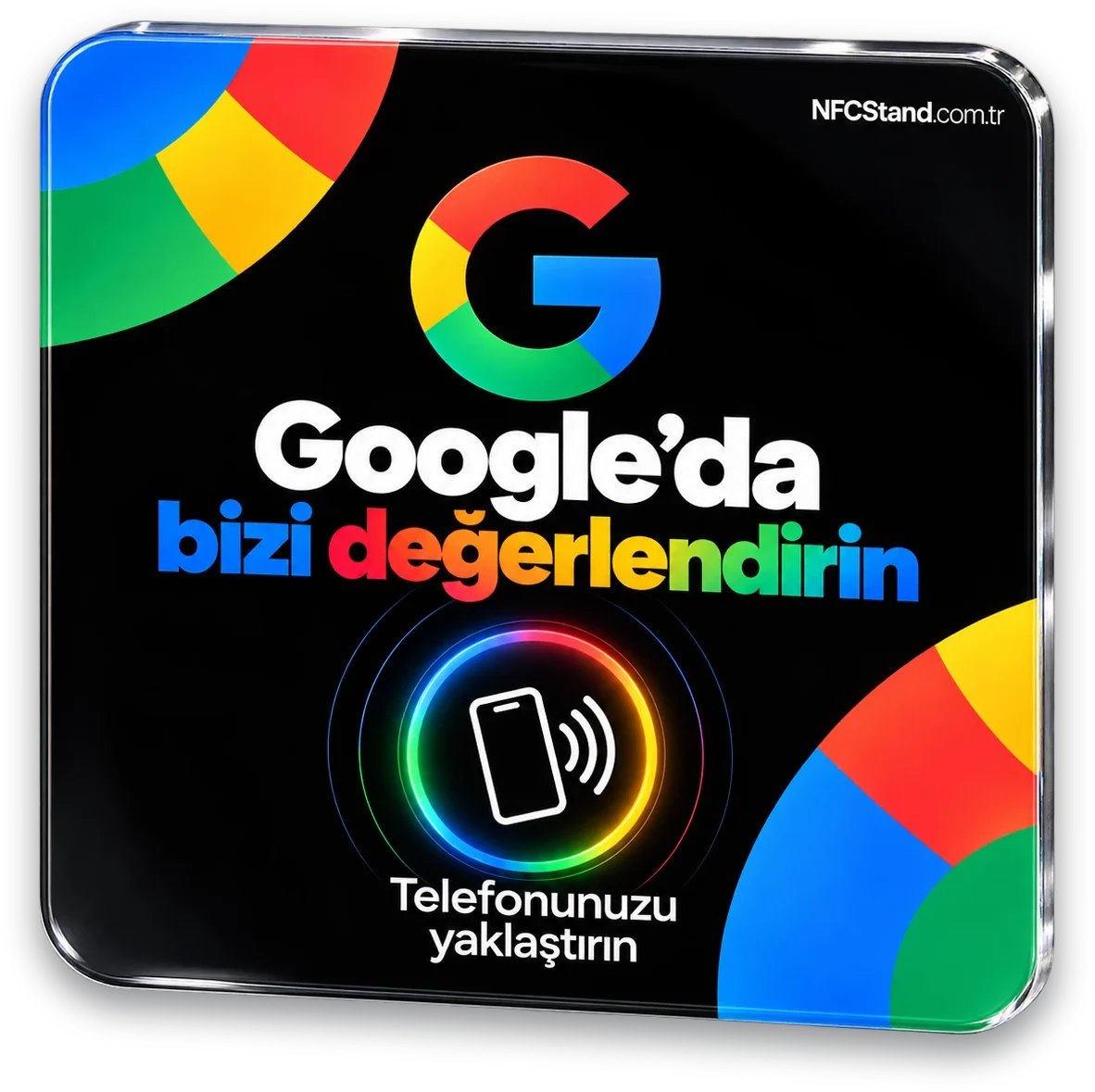 Siyah zeminli, köşeleri Google renklerinde, “Google’da bizi değerlendirin” yazılı NFC kartı